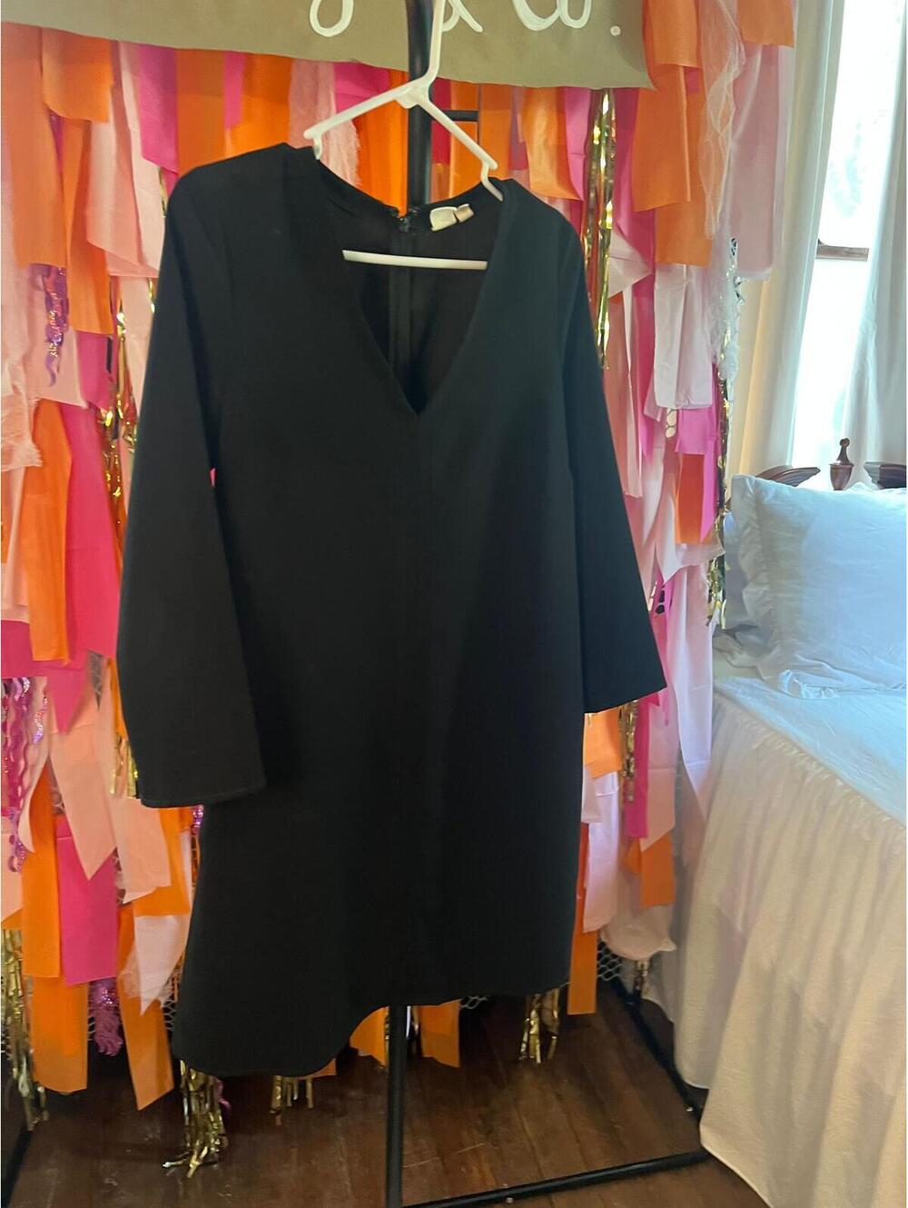 1. GAP LITTLE BLACK DRESS